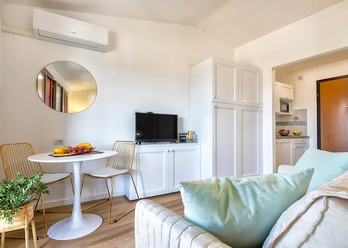Floor Gulf View Apartament Olbia
